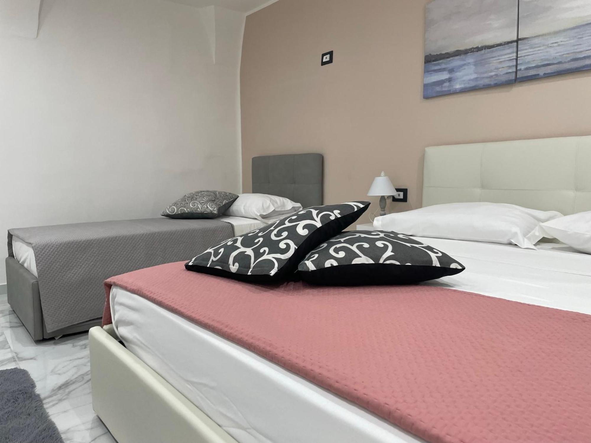 Ludben House Hotel Nápoly Kültér fotó